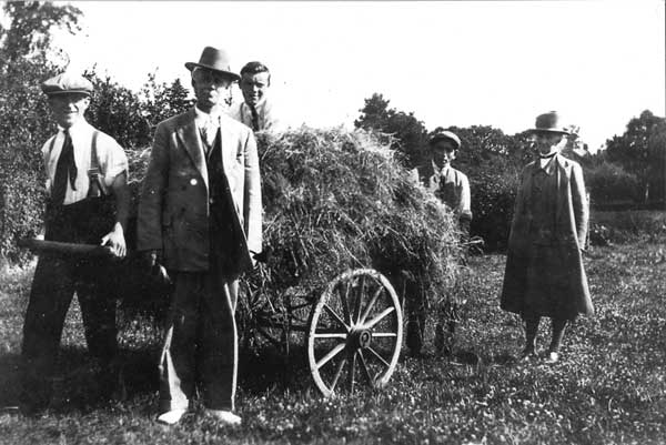 Reeve 1930 2 circa GE Woodhead on Guardianship Farm from Muriel Hart